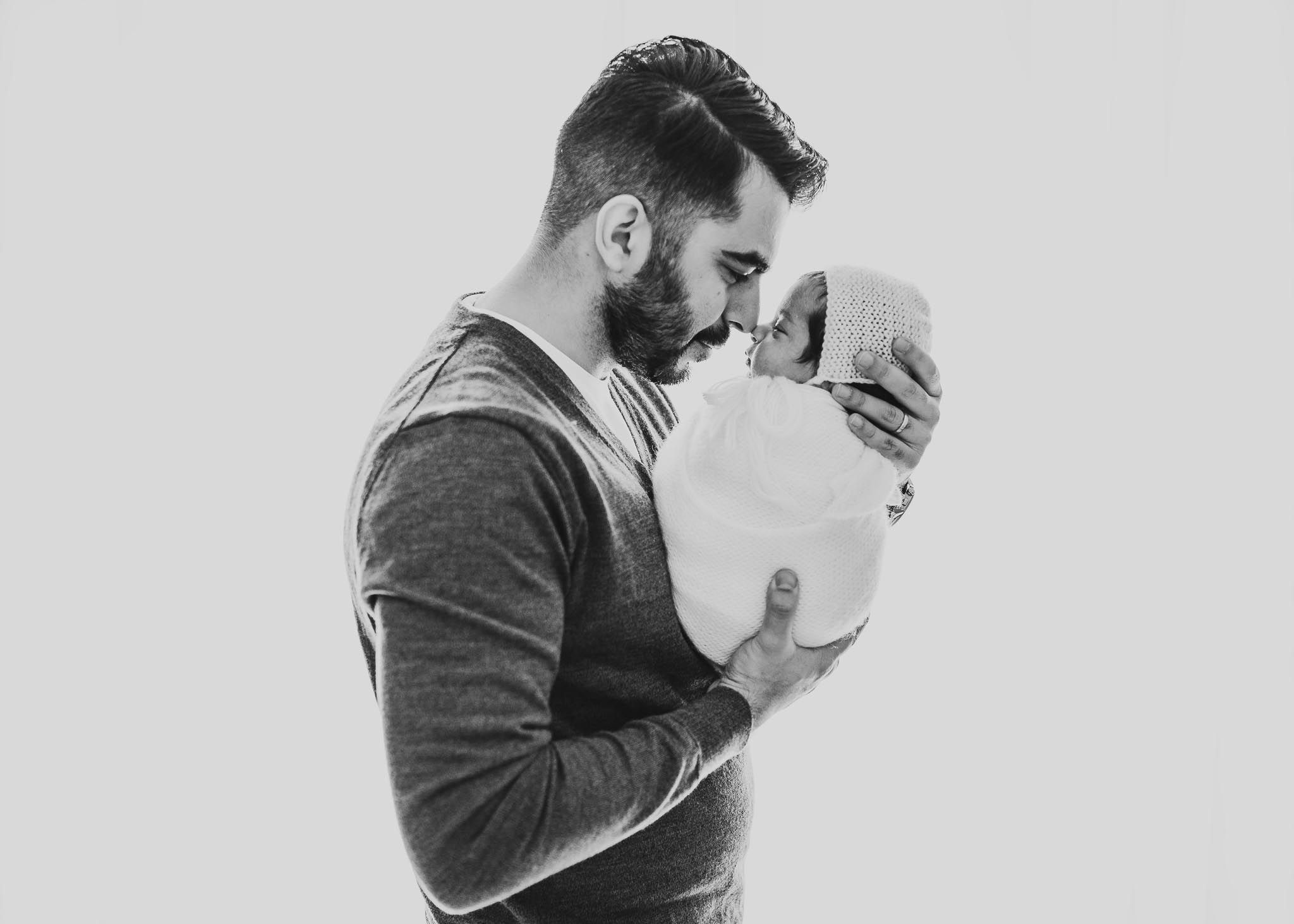 dad and son - auckland newborn photography by amber farooq
