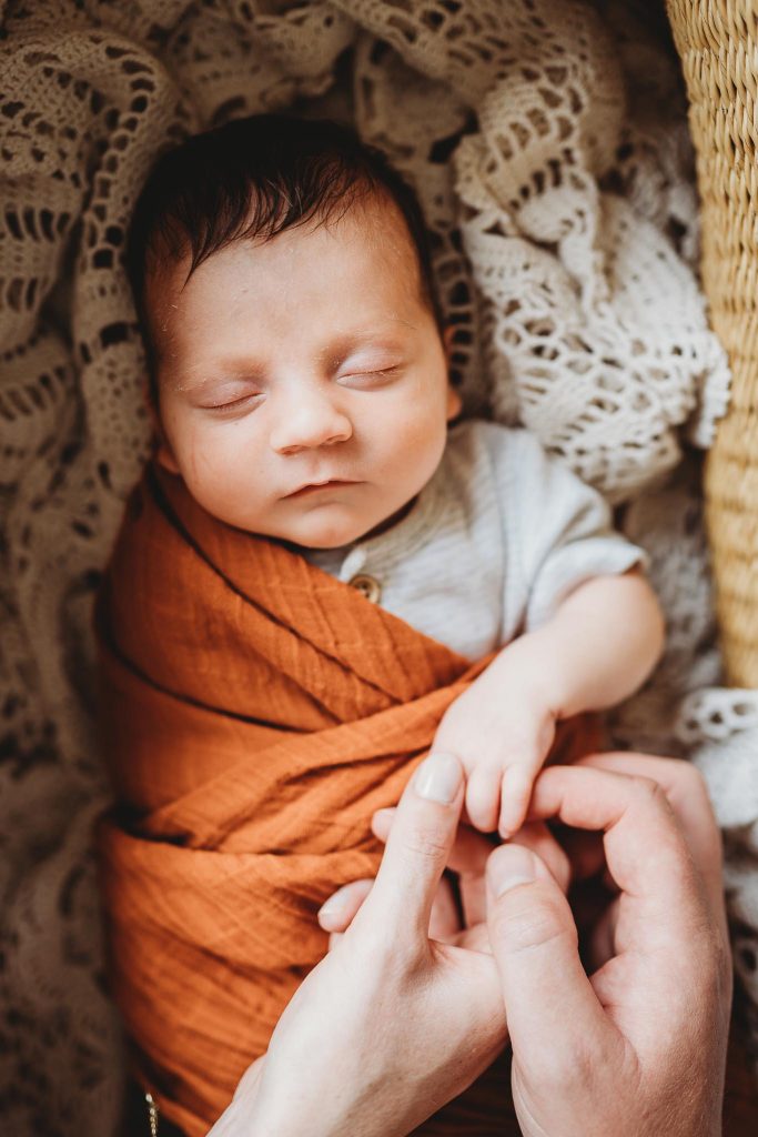 sleeping newborn photography amber farooq