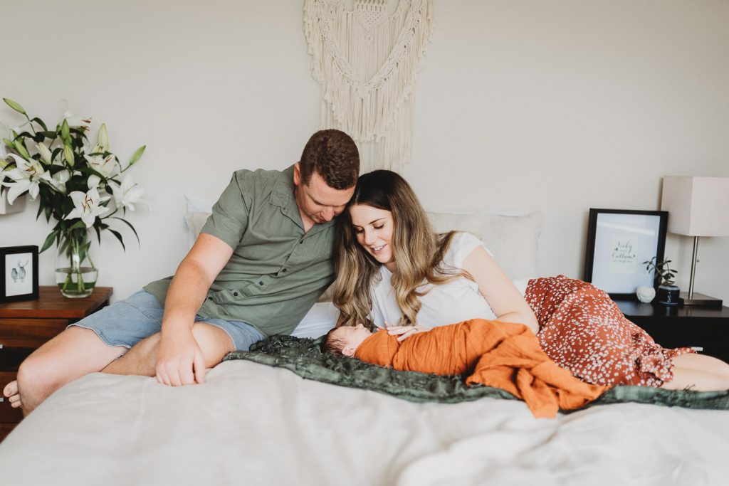 dad and mom on bed - Auckland Lifestyle Newborn Photographer Amber Farooq - Aucklabnd photography