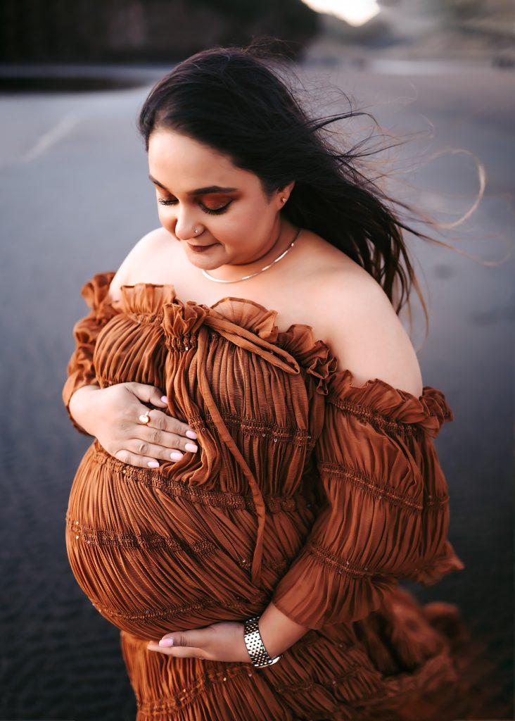 Personalized maternity shoot styling for a beautiful second pregnancy (Auckland).