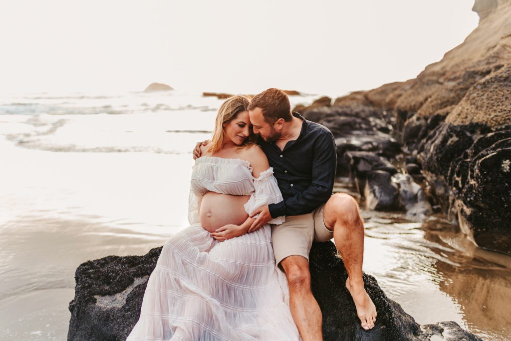 Auckland maternity portrait: A silhouette of a pregnant woman against the stunning Auckland skyline.