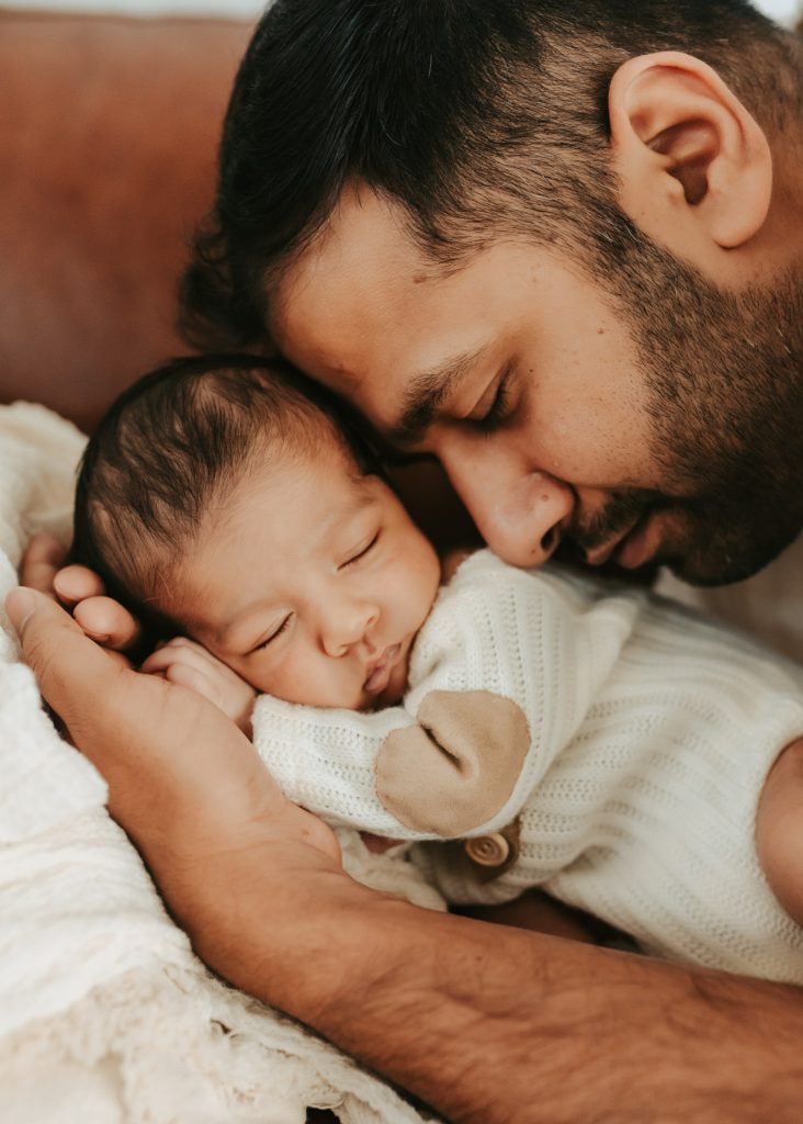 Niam, a peaceful newborn, rests comfortably in a variety of cozy blankets during his Auckland studio session.